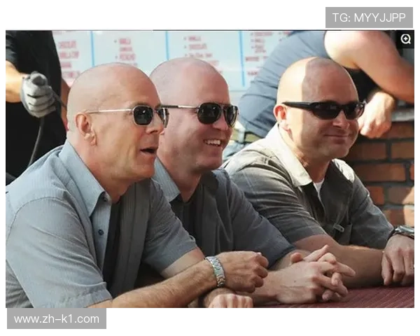 哈兰德替身演员外貌惊人相似,奢华腕表广告拍摄现场引热议 哈兰德替身演员外貌惊人相似,奢华腕表广告拍摄现场引热议